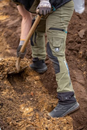 Pantalon stretch multifonctionnel hydrofuge-léger-durabilité très élevée.